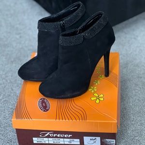 Ankle heeled boots